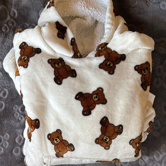 Adorable Bear Print Sherpa Blanket Hoodie Blanket - Picture 8 of 8